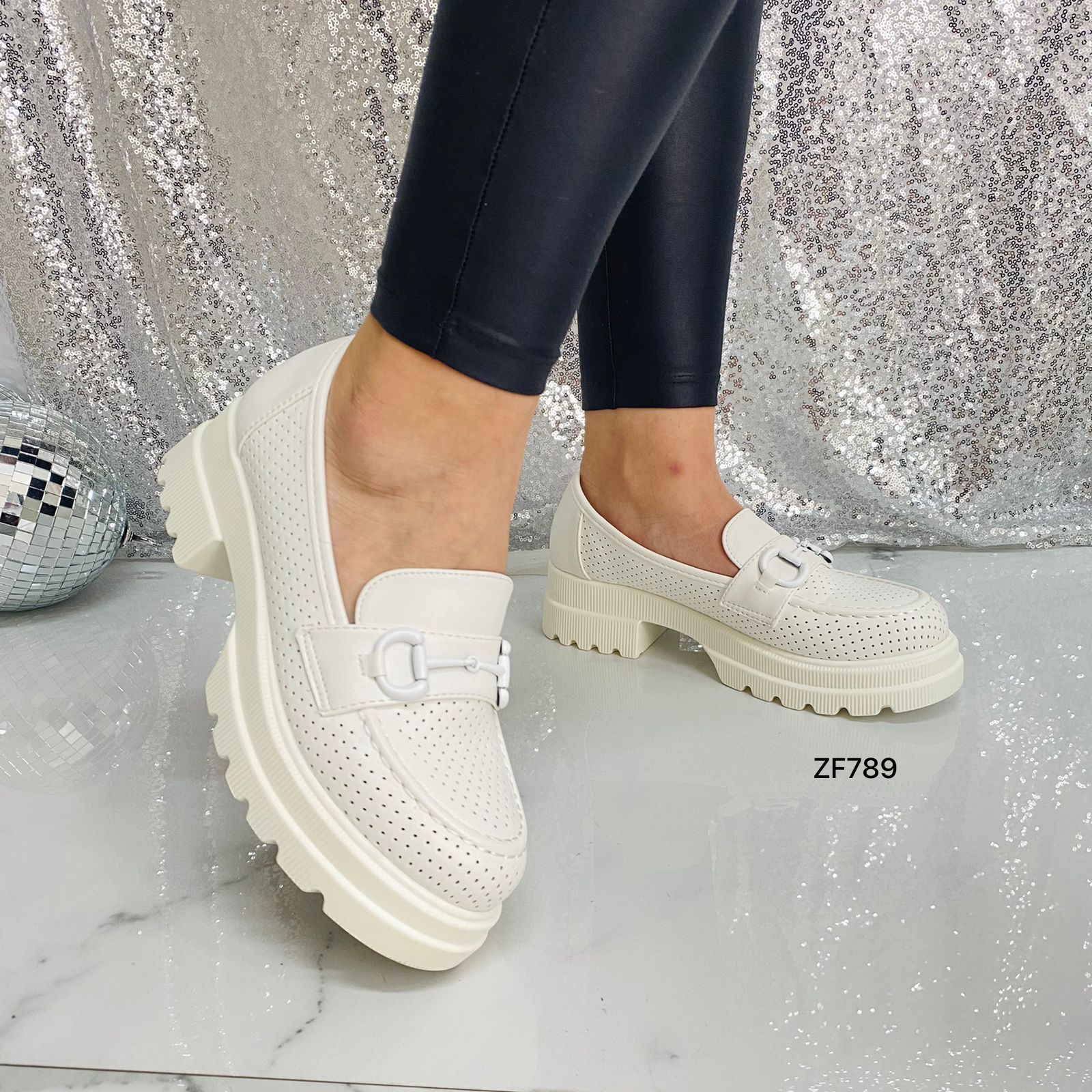 Zapato blanco aplique suela 4cm CH831 C-69